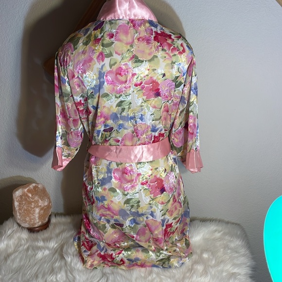 Robe - Picture 5 of 9